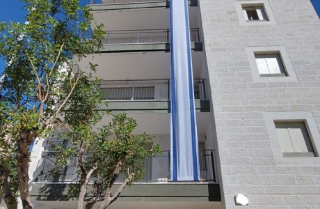 הושכר - 4.5 חד' בשמעוני בבניין לאחר תמ"א