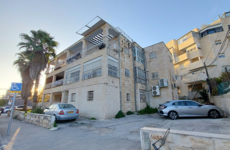 Spacious 4 rooms for sale on Antigonos St. - 3,300,000 NIS