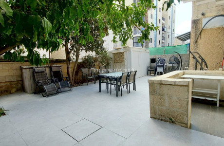 דירת גן - 3 חדרים משופצת בבקעה - הושכר!