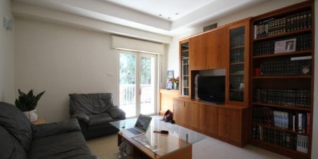 Living room with access to the balcony